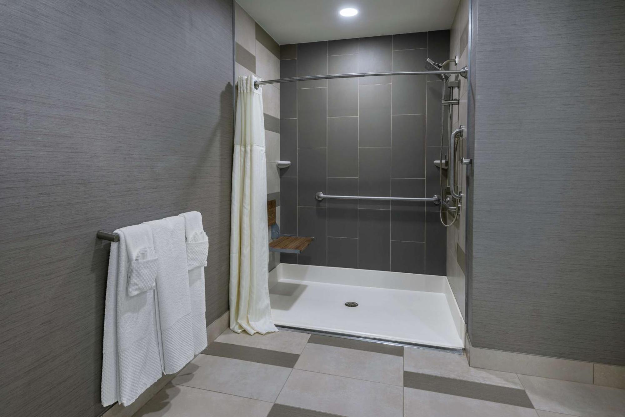 Hilton College Station&centro De Conferencias Hotel 3*