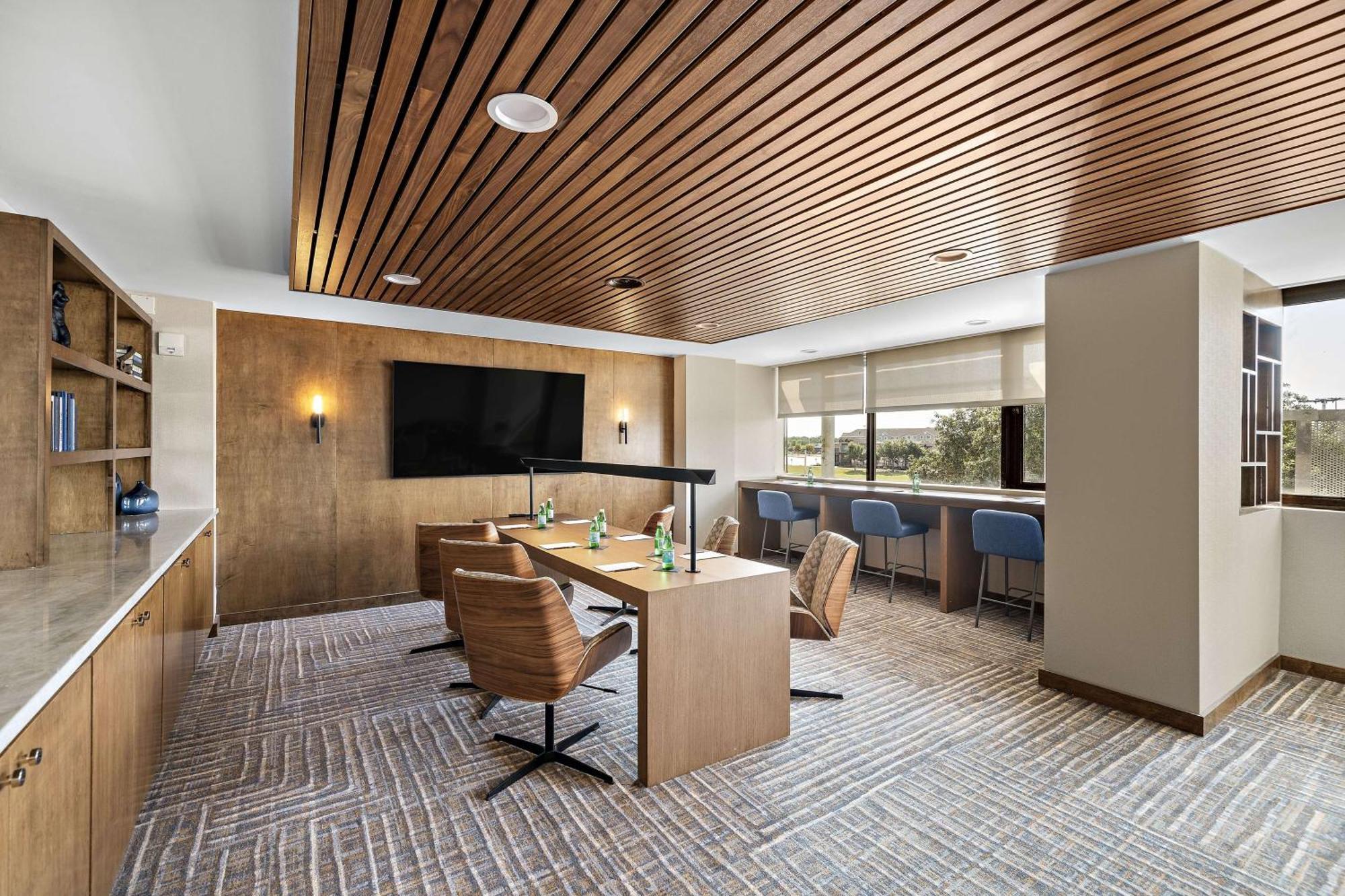 Hilton College Station&centro De Conferencias 3*